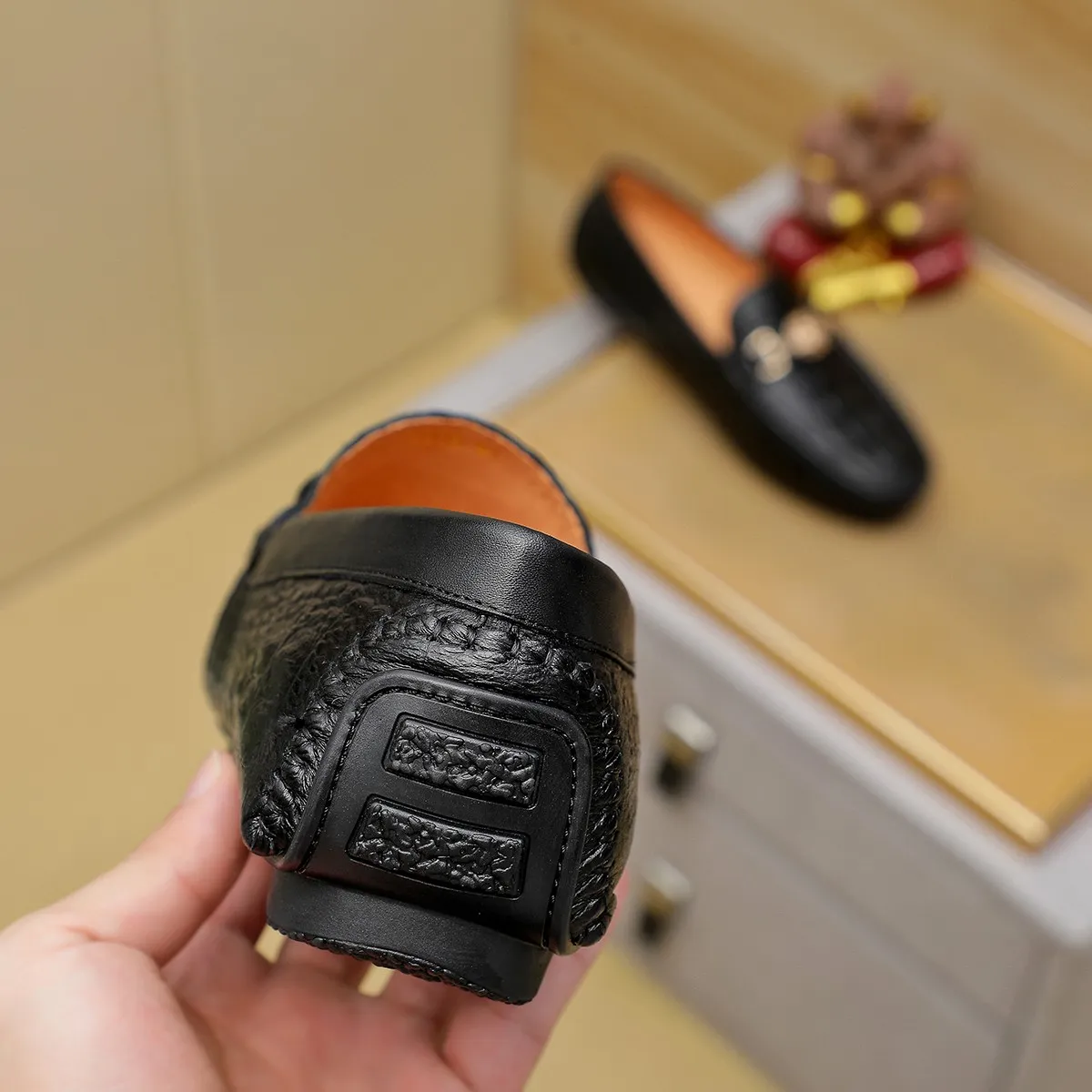 Men's shoes 💰360💰💰GUCCI Gucci official website synchronizes the latest model 🛃The upper is made of imported cowhide, 🐷leather lining, rubber outsole, 🎩🎩top-notch handcrafted workmanship with fine stitches and threads🔍definitely satisfy those perfectionist men who pursue high luxury quality 👏 Colors available! Code number 38-45 Large quantity in stock
